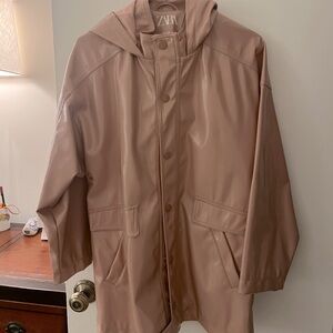 Vinyl pink girl raincoat 
Size 13/14 years old
Brand Zara